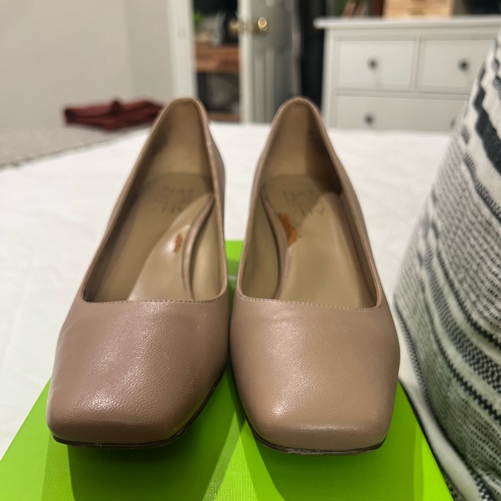 Naturalizer Karina nude, size 6